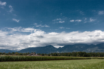Obraz premium clouds over the mountain