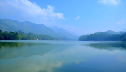 lake and mountains , mirror image