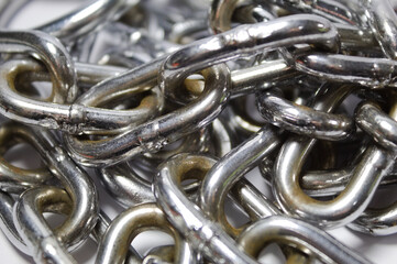 Metal chain with several interlaced links