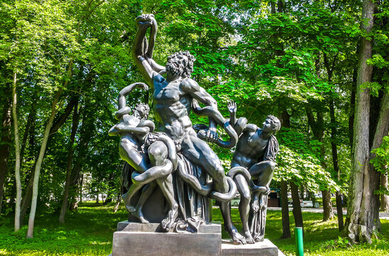 The sculptural group "Laocoon and his sons, dying of snakes". Bronze copy from antique original.Oranienbaum (Lomonosov), Leningrad region, Russia.