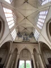 Orgue d'une église à Paris