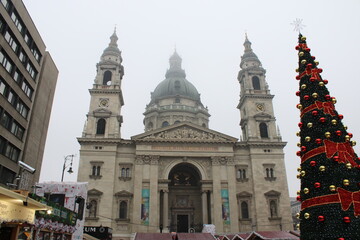 St. stephen's basilica in budapest next to christmas tree