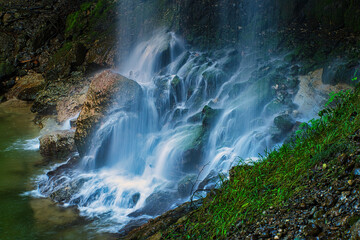 Fototapeta na wymiar Magischer Wasserfall
