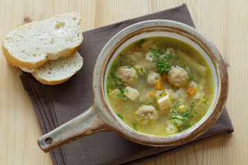 Festagssuppe mit Brot