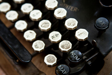 Maquina de escribir antigua 