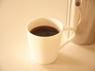 コーヒーとポット（フレンチプレス）