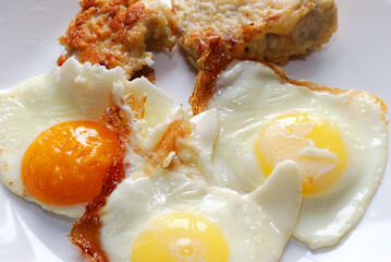 Fried egg close up.