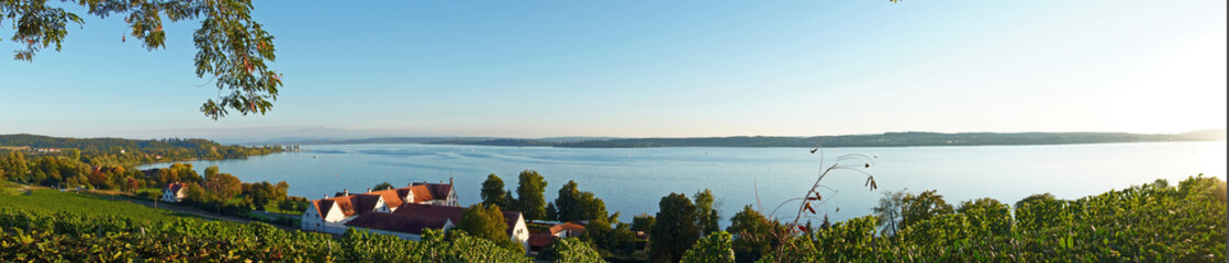 Blick &uuml;ber den Bodensee an der Wallfahrtskirche Birnau