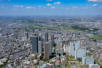 郊外の住宅地・武蔵小杉の高層マンション群・空撮・2020撮影