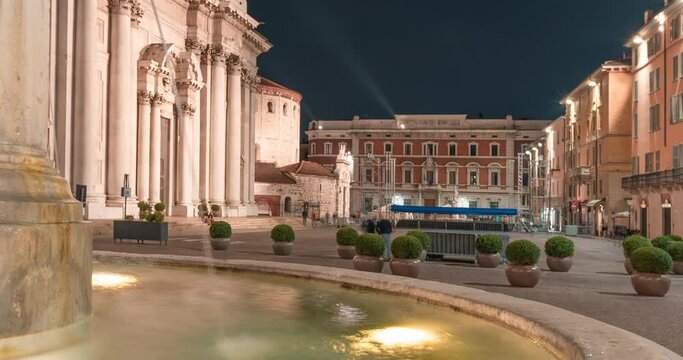 Urban movement in a night square. Victory Square, Brescia, Italy. Video Time Lapse 4K

