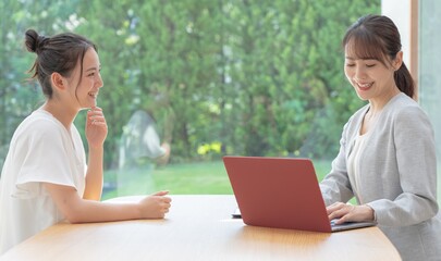 料理シーン　20代女性