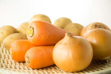 ジャガイモ　タマネギ　ニンジン