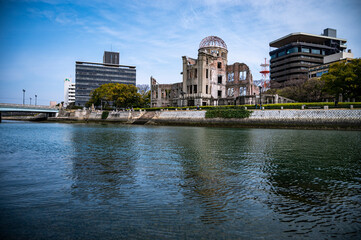 元安川から見る原爆ドーム