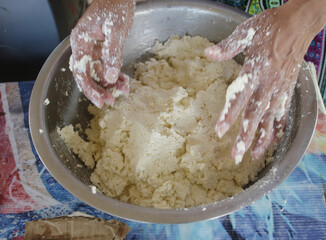preparing  artesanal white cheese
