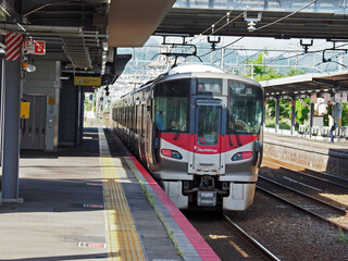 広島山陽本線下り、影抜け列車。