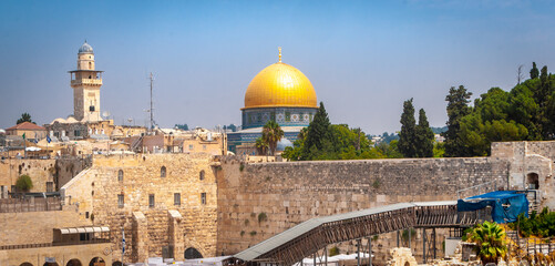 The Dome of the Rock is an Islamic shrine located on the Temple Mount in the Old City of Jerusalem. 