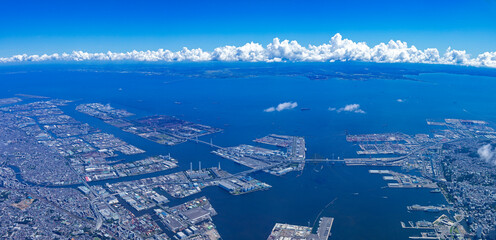 横浜港上空から東京湾を望む・大パノラマ、空撮・2020撮影
