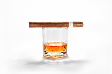 NO LOGOS OR TRADEMARKS!  SELF MADE LABELS! Closed up view of glass of whiskey with cigar on top on white back