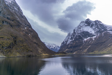 Navigating between the Norwegian fjords (3)