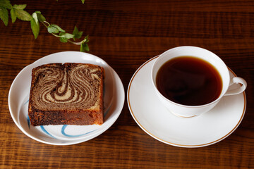 コーヒータイム、入れたてのコーヒーとケーキで休憩