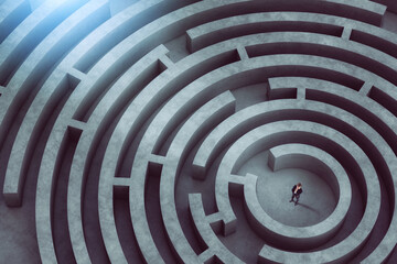 Confused businessman thinks how to find the right way to exit from a big maze - obrazy, fototapety, plakaty