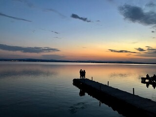 precioso atardecer en los embarcaderos de la albufera, valencia