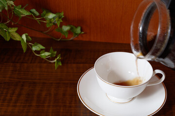 コーヒータイム、入れたてのコーヒーで休憩