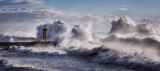 Fototapeten Leuchtturm von Porto während eines Atlantiksturms © Eduardo