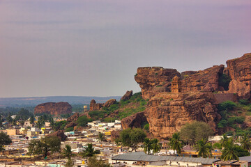 Obraz premium Badami landscape with rocks and historical Hindu and Jain cave temples. Town in the Bagalkot district in northern part of Karnataka, India.