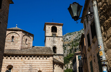 Fototapeta na wymiar Buildings and architecture of the old European city of Kotor
