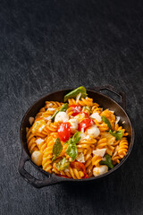 ショートパスタのトマト&バジル&チーズ料理　Basil and cheese sauce pasta