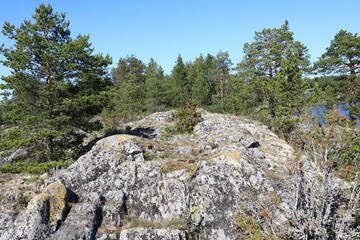Fototapeta na wymiar View of Stone island in Ladoga Skerries