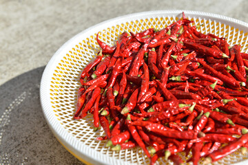 赤唐辛子の天日干し