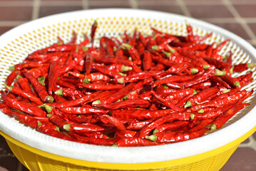 赤唐辛子の天日干し