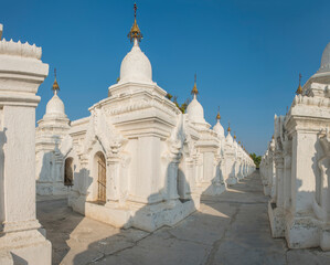 Fototapeta na wymiar White Kuthodaw Pagoda in Myanmar
