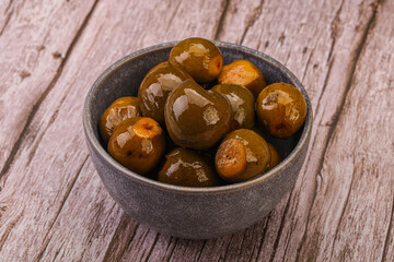 Marinated feijoa in the bowl