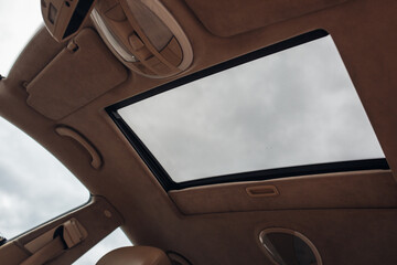 Panoramic glass sun roof in the car