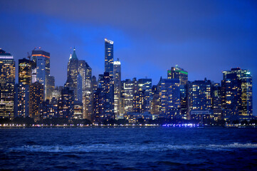 Obraz premium New York city skyline at night. USA