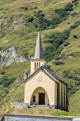 Fototapeta na wymiar beautiful little church on top of a hill in the mountains in Formazza Valley