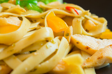 Pasta fettuccine alfredo with chicken and Bell pepper.