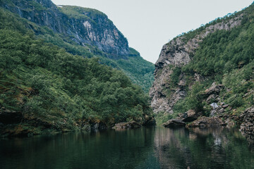 river in the norwegian mountains