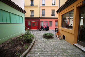 Paris - Cour colorée