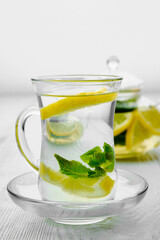 Antioxidant hot drink with lemon and mint