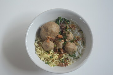 Chicken noodles with green mustard greens. served in a bowl. typical asian food