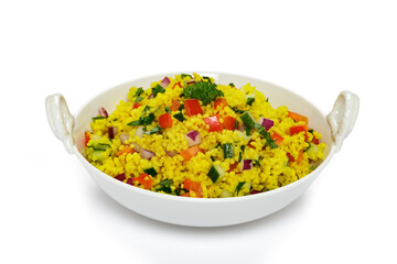 Couscous-Salat mit Gurke und Paprika