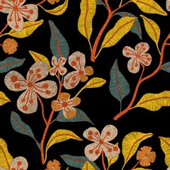 Papier peint Style japonais Modèle sans couture brodé. Branches isolées de fleurs sur fond noir. Imprimé bohème pour textiles et décoration intérieure. Illustration vectorielle.