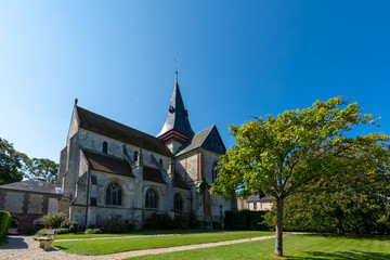 Fototapeta na wymiar Vue extérieure de l'église Saint-Sauveur, classée monument historique, à Beaumont-en-Auge, Normandie, France