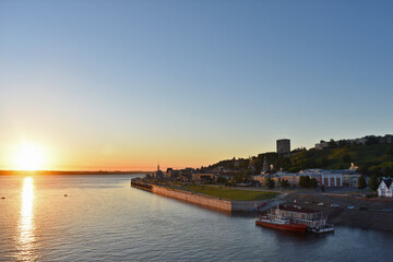 Naklejka premium dawn on the Volga River. Nizhny Novgorod