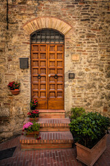 Fototapeta na wymiar Entrance to a house in a Tuscan town