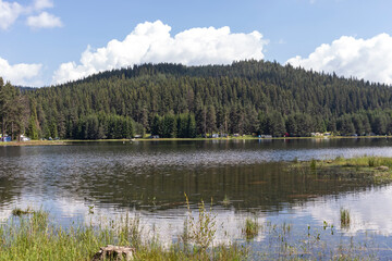 Obraz premium Landscape with Shiroka polyana Reservoir, Bulgaria